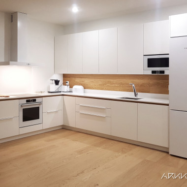 Valkoinen L-keittiö