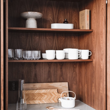 Pähkinä aamiaiskaappi