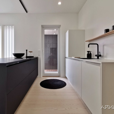 Pelkistetty, tyylikäs keittiö