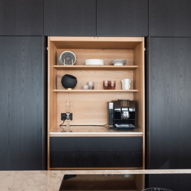 Aamiaiskaappi avoinna