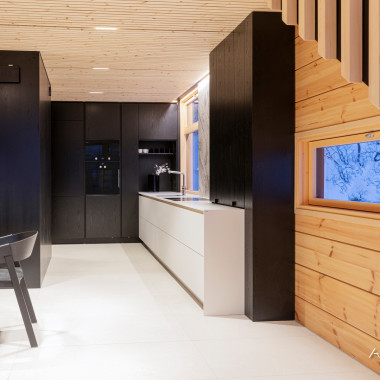 Keittiökokonaisuus yhdessä viiluseinien kanssa