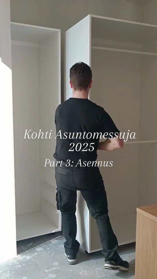 Tässä kurkistus @villapryka kalusteiden asennukseen ja työmaalle. Oulun Asuntomessut alkavat lähestyä. Nähdään siellä! 🤍 #asuntomessut #asuntomessut2025 #asuntomessutoulussa #arkkikaluste #kiintokalusteet #mittatilauskalusteet #mittatilauskaluste #suomalaistakäsityötä #madeinfinland #designfromfinland